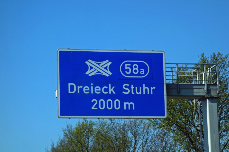 Autobahnschild für das Dreieck Stuhr in Stuhr